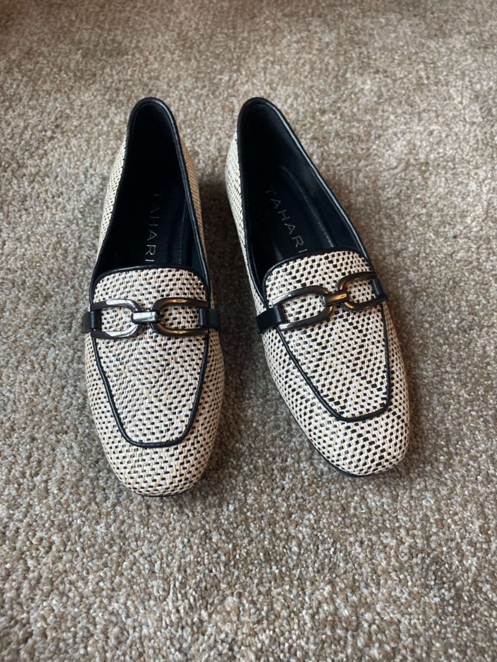 Tahari Cream Woven Print Loafer with Black Trim and Chain Accent Size 6 Preppy